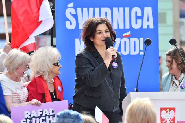 [WIDEO/FOTO] Rafał Trzaskowski z wizytą na świdnickim rynku. Kaczyński boi się wszystkiego, a aspiruje do rządzenia krajem
