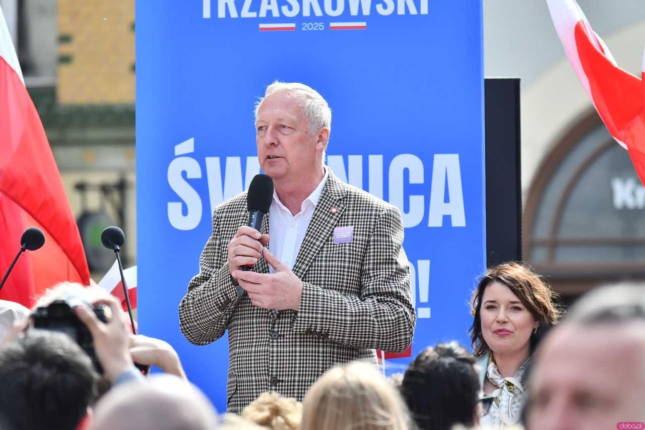 [WIDEO/FOTO] Rafał Trzaskowski z wizytą na świdnickim rynku. Kaczyński boi się wszystkiego, a aspiruje do rządzenia krajem