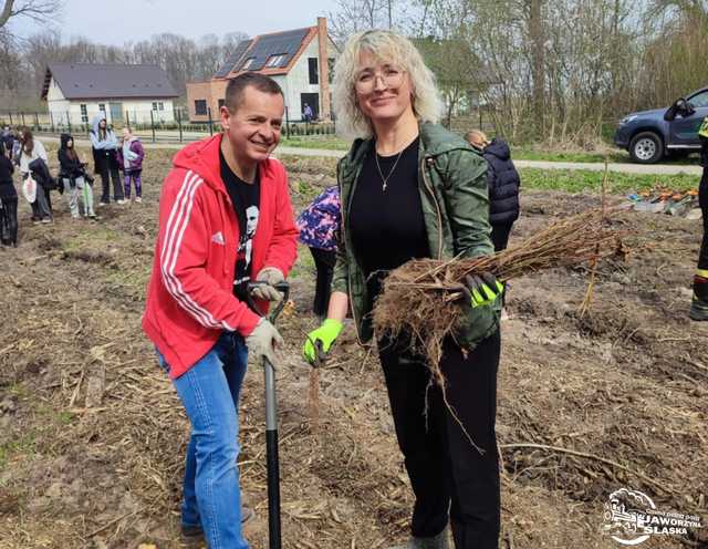 [FOTO] Wspólnie sadzili las w Jaworzynie Śląskiej