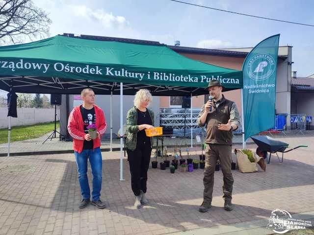 [FOTO] Wspólnie sadzili las w Jaworzynie Śląskiej