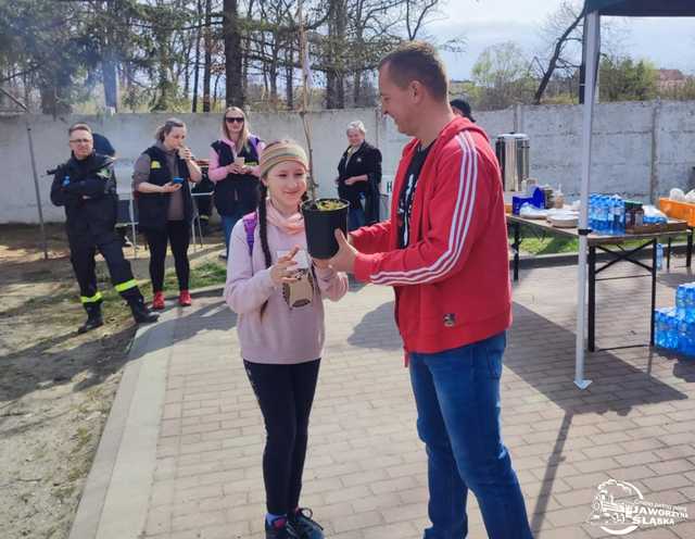[FOTO] Wspólnie sadzili las w Jaworzynie Śląskiej