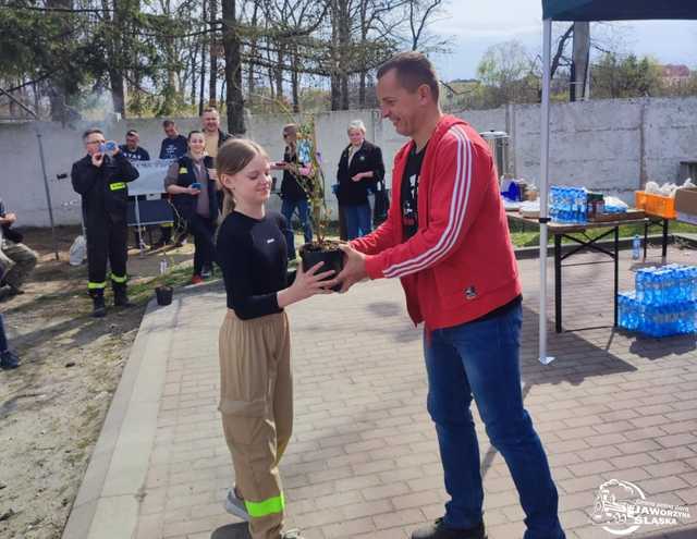 [FOTO] Wspólnie sadzili las w Jaworzynie Śląskiej