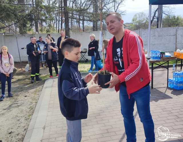 [FOTO] Wspólnie sadzili las w Jaworzynie Śląskiej