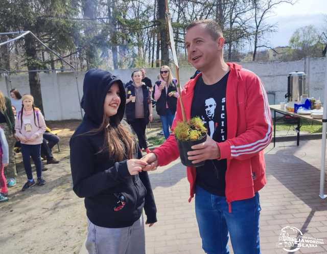 [FOTO] Wspólnie sadzili las w Jaworzynie Śląskiej