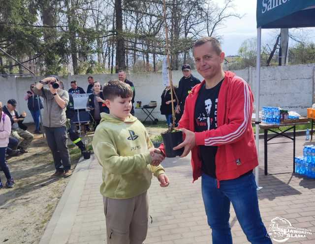 [FOTO] Wspólnie sadzili las w Jaworzynie Śląskiej
