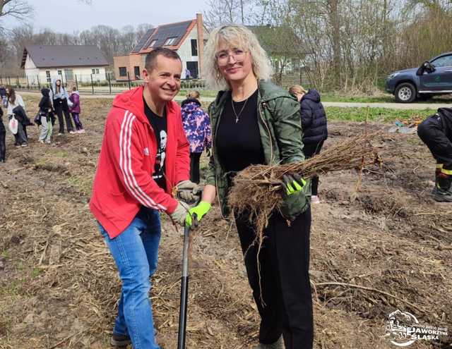 [FOTO] Wspólnie sadzili las w Jaworzynie Śląskiej