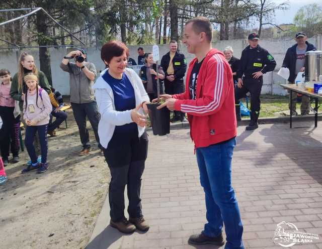 [FOTO] Wspólnie sadzili las w Jaworzynie Śląskiej