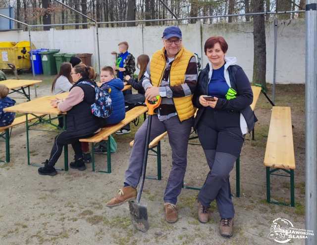 [FOTO] Wspólnie sadzili las w Jaworzynie Śląskiej