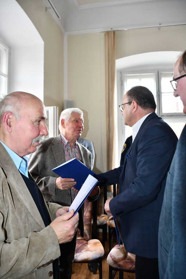 [FOTO] Hala sportowa w Świebodzicach otrzymała swojego patrona