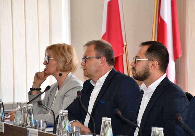 [FOTO] Hala sportowa w Świebodzicach otrzymała swojego patrona