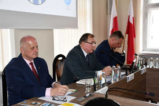 [FOTO] Hala sportowa w Świebodzicach otrzymała swojego patrona