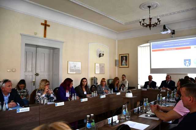 [FOTO] Hala sportowa w Świebodzicach otrzymała swojego patrona