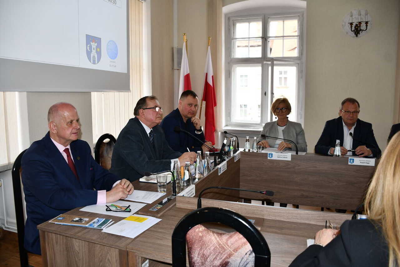 [FOTO] Hala sportowa w Świebodzicach otrzymała swojego patrona