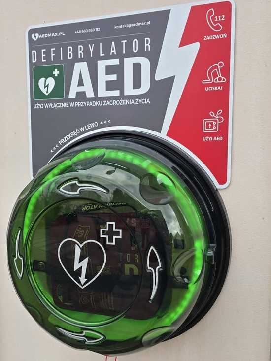 [FOTO] Defibrylator AED już dostępny przy Urzędzie Miejskim w Żarowie