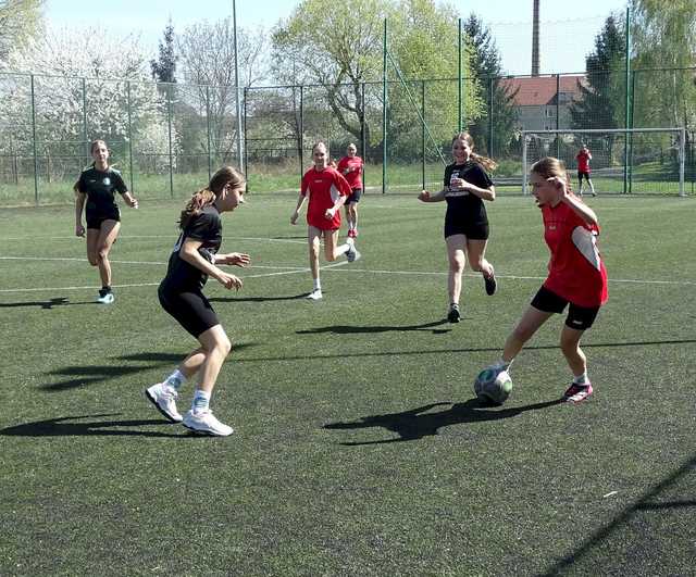 [FOTO] Dziewczęta rywalizowały w międzyszkolnym turnieju piłkarskim klas 7-8