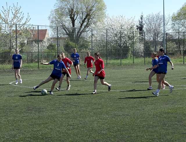 [FOTO] Dziewczęta rywalizowały w międzyszkolnym turnieju piłkarskim klas 7-8