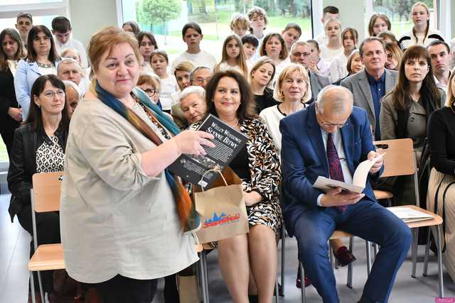 [WIDEO/FOTO] Tak prezentuje się szkoła w Gniewkowie w nowej odsłonie. Uroczyste otwarcie po remoncie i rozbudowie
