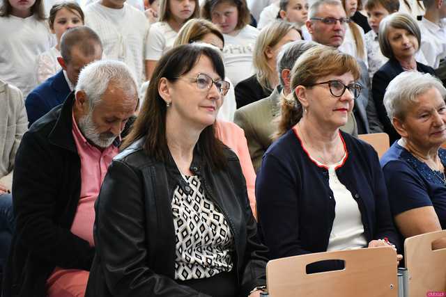 [WIDEO/FOTO] Tak prezentuje się szkoła w Gniewkowie w nowej odsłonie. Uroczyste otwarcie po remoncie i rozbudowie