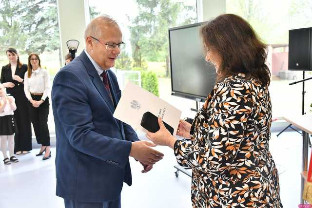 [WIDEO/FOTO] Tak prezentuje się szkoła w Gniewkowie w nowej odsłonie. Uroczyste otwarcie po remoncie i rozbudowie