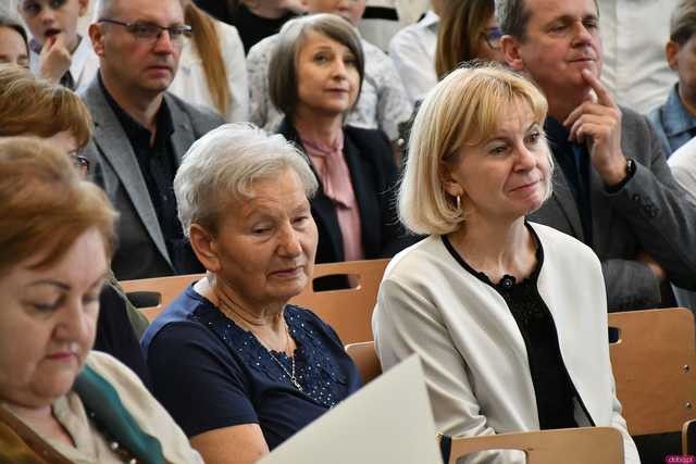 [WIDEO/FOTO] Tak prezentuje się szkoła w Gniewkowie w nowej odsłonie. Uroczyste otwarcie po remoncie i rozbudowie