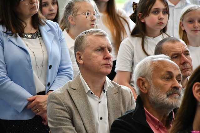 [WIDEO/FOTO] Tak prezentuje się szkoła w Gniewkowie w nowej odsłonie. Uroczyste otwarcie po remoncie i rozbudowie