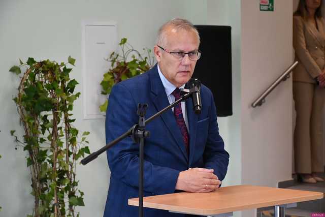 [WIDEO/FOTO] Tak prezentuje się szkoła w Gniewkowie w nowej odsłonie. Uroczyste otwarcie po remoncie i rozbudowie