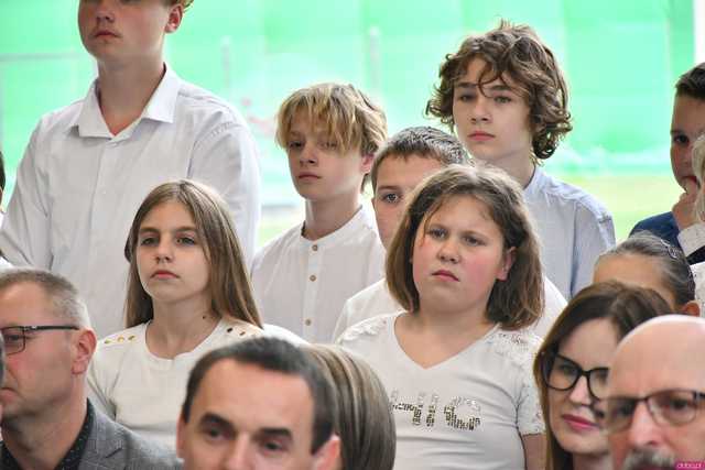 [WIDEO/FOTO] Tak prezentuje się szkoła w Gniewkowie w nowej odsłonie. Uroczyste otwarcie po remoncie i rozbudowie