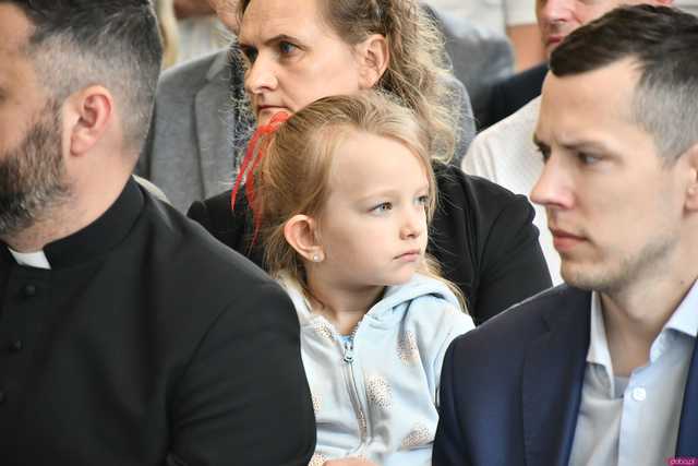 [WIDEO/FOTO] Tak prezentuje się szkoła w Gniewkowie w nowej odsłonie. Uroczyste otwarcie po remoncie i rozbudowie