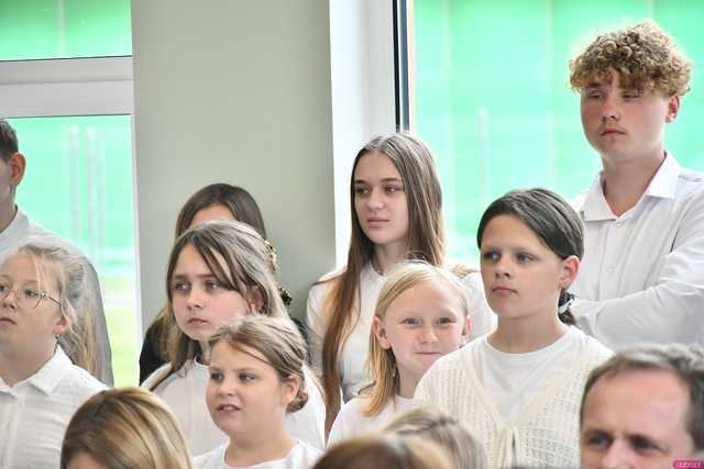 [WIDEO/FOTO] Tak prezentuje się szkoła w Gniewkowie w nowej odsłonie. Uroczyste otwarcie po remoncie i rozbudowie