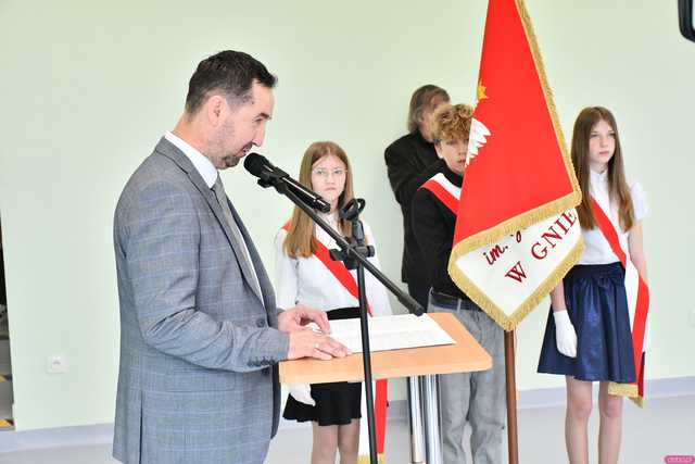 [WIDEO/FOTO] Tak prezentuje się szkoła w Gniewkowie w nowej odsłonie. Uroczyste otwarcie po remoncie i rozbudowie