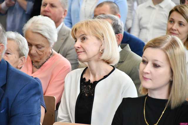 [WIDEO/FOTO] Tak prezentuje się szkoła w Gniewkowie w nowej odsłonie. Uroczyste otwarcie po remoncie i rozbudowie