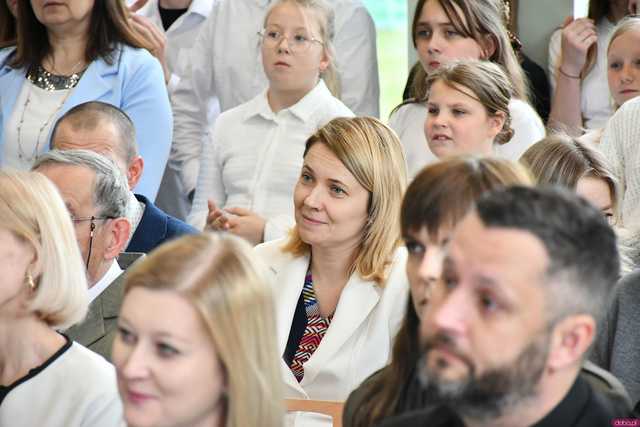 [WIDEO/FOTO] Tak prezentuje się szkoła w Gniewkowie w nowej odsłonie. Uroczyste otwarcie po remoncie i rozbudowie