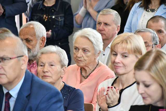 [WIDEO/FOTO] Tak prezentuje się szkoła w Gniewkowie w nowej odsłonie. Uroczyste otwarcie po remoncie i rozbudowie