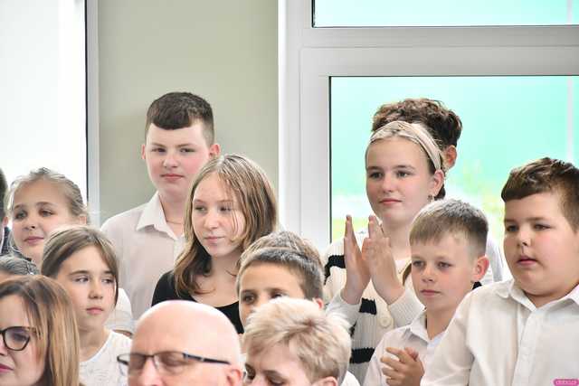 [WIDEO/FOTO] Tak prezentuje się szkoła w Gniewkowie w nowej odsłonie. Uroczyste otwarcie po remoncie i rozbudowie