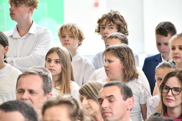 [WIDEO/FOTO] Tak prezentuje się szkoła w Gniewkowie w nowej odsłonie. Uroczyste otwarcie po remoncie i rozbudowie