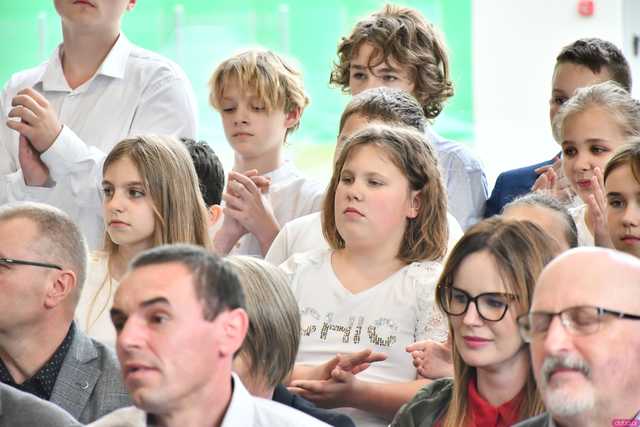 [WIDEO/FOTO] Tak prezentuje się szkoła w Gniewkowie w nowej odsłonie. Uroczyste otwarcie po remoncie i rozbudowie