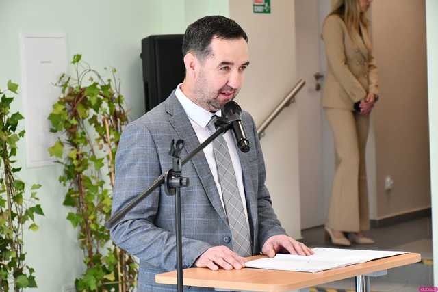 [WIDEO/FOTO] Tak prezentuje się szkoła w Gniewkowie w nowej odsłonie. Uroczyste otwarcie po remoncie i rozbudowie