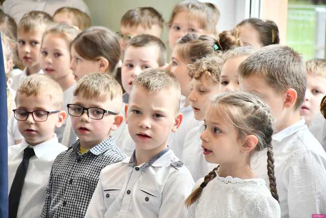 [WIDEO/FOTO] Tak prezentuje się szkoła w Gniewkowie w nowej odsłonie. Uroczyste otwarcie po remoncie i rozbudowie