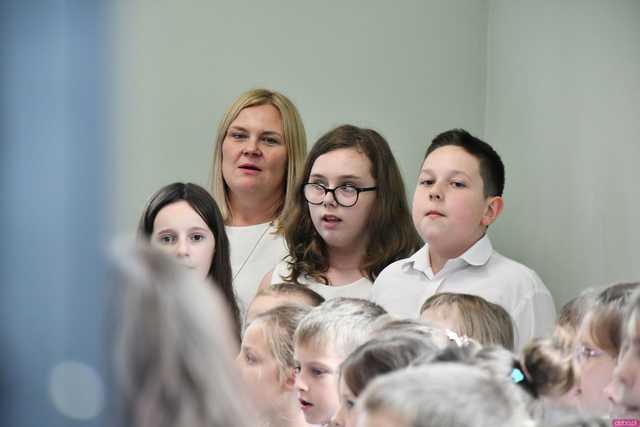 [WIDEO/FOTO] Tak prezentuje się szkoła w Gniewkowie w nowej odsłonie. Uroczyste otwarcie po remoncie i rozbudowie