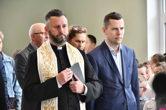 [WIDEO/FOTO] Tak prezentuje się szkoła w Gniewkowie w nowej odsłonie. Uroczyste otwarcie po remoncie i rozbudowie