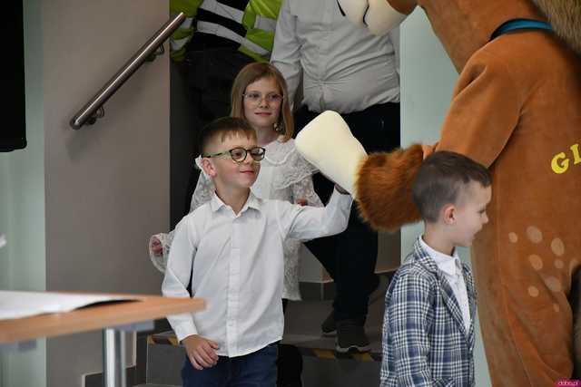[WIDEO/FOTO] Tak prezentuje się szkoła w Gniewkowie w nowej odsłonie. Uroczyste otwarcie po remoncie i rozbudowie
