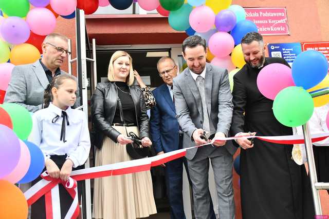 [WIDEO/FOTO] Tak prezentuje się szkoła w Gniewkowie w nowej odsłonie. Uroczyste otwarcie po remoncie i rozbudowie