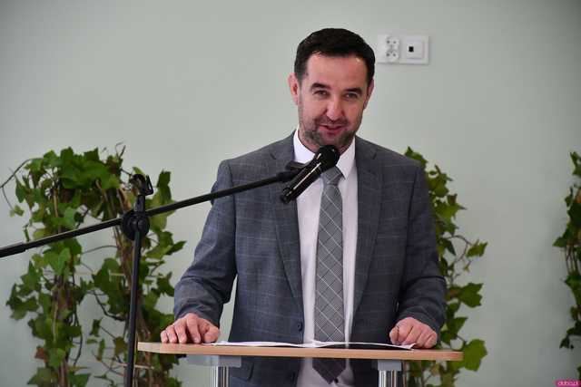[WIDEO/FOTO] Tak prezentuje się szkoła w Gniewkowie w nowej odsłonie. Uroczyste otwarcie po remoncie i rozbudowie