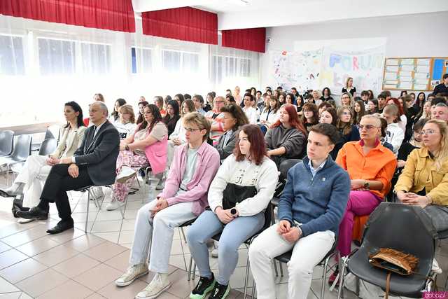 [FOTO] Problemy psychiczne młodych ludzi tematem przewodnim I Forum Młodzieży w świdnickim Mechaniku