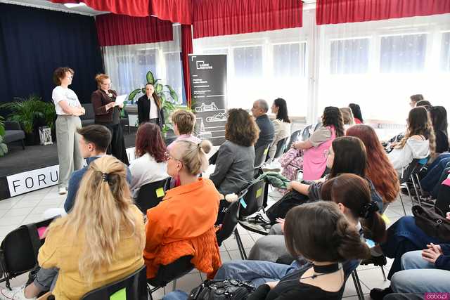 [FOTO] Problemy psychiczne młodych ludzi tematem przewodnim I Forum Młodzieży w świdnickim Mechaniku