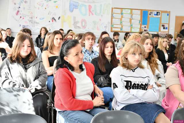 [FOTO] Problemy psychiczne młodych ludzi tematem przewodnim I Forum Młodzieży w świdnickim Mechaniku