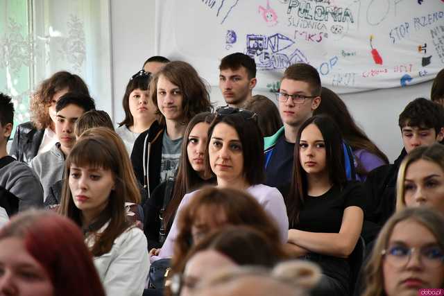 [FOTO] Problemy psychiczne młodych ludzi tematem przewodnim I Forum Młodzieży w świdnickim Mechaniku