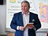 [FOTO] Do szkół z terenu miasta i gminy trafiły materiały edukacyjne o dorastaniu. Inicjatorem Fundusz Regionu Wałbrzyskiego