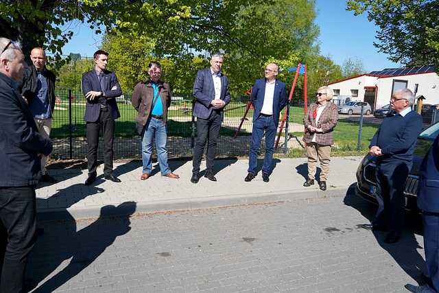 [FOTO] Zobaczcie, jak wygląda droga w Witoszowie Dolnym po remoncie. Oficjalny odbiór z udziałem władz gminy i powiatu