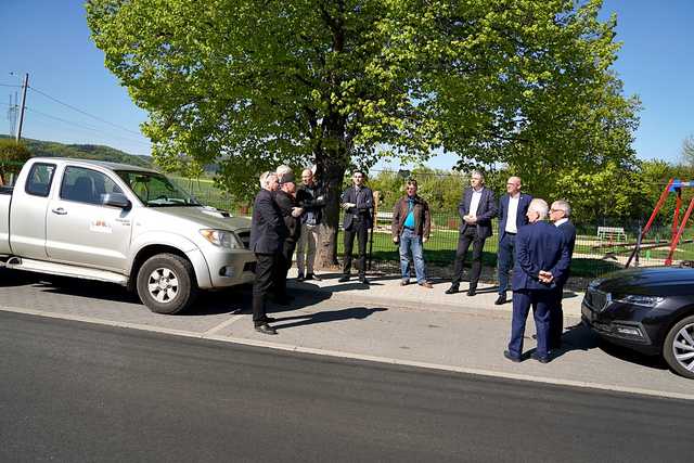 [FOTO] Zobaczcie, jak wygląda droga w Witoszowie Dolnym po remoncie. Oficjalny odbiór z udziałem władz gminy i powiatu